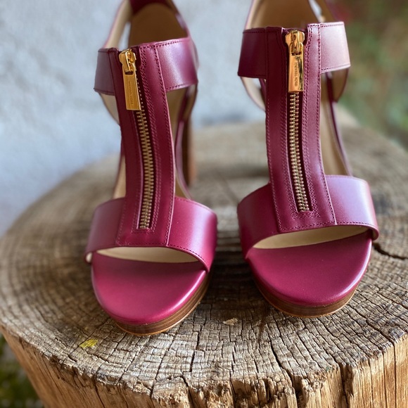 MICHAEL Michael Kors. T-strap Saddles Sz10 & 11 - Picture 7 of 8